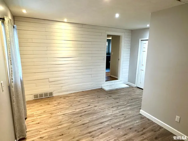 $147,000 | 1660 Elmwood Street, Jacksonville, IL 62650