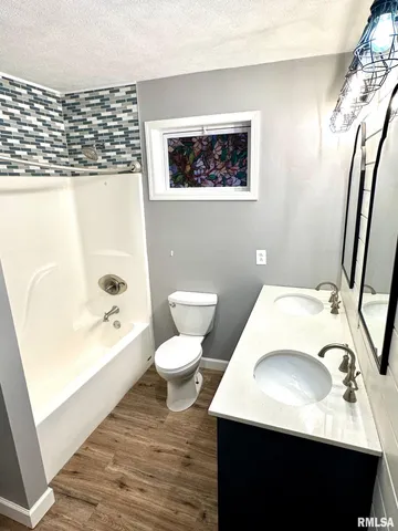 $147,000 | 1660 Elmwood Street, Jacksonville, IL 62650