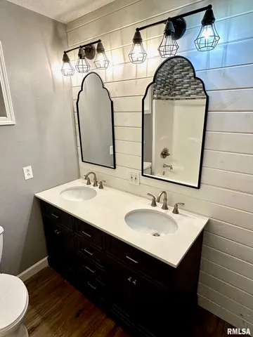 $147,000 | 1660 Elmwood Street, Jacksonville, IL 62650