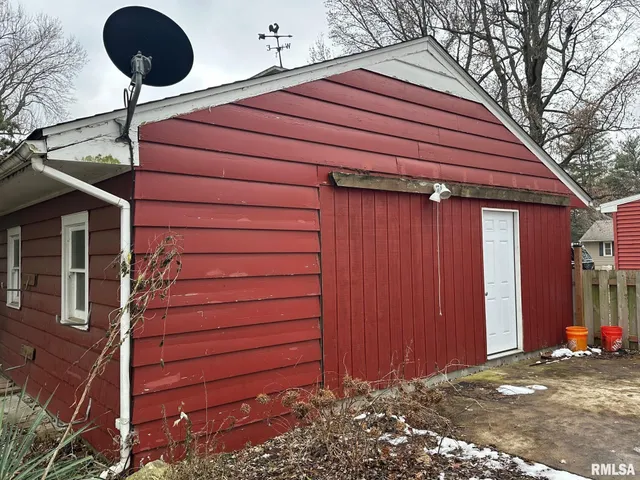 $147,000 | 1660 Elmwood Street, Jacksonville, IL 62650