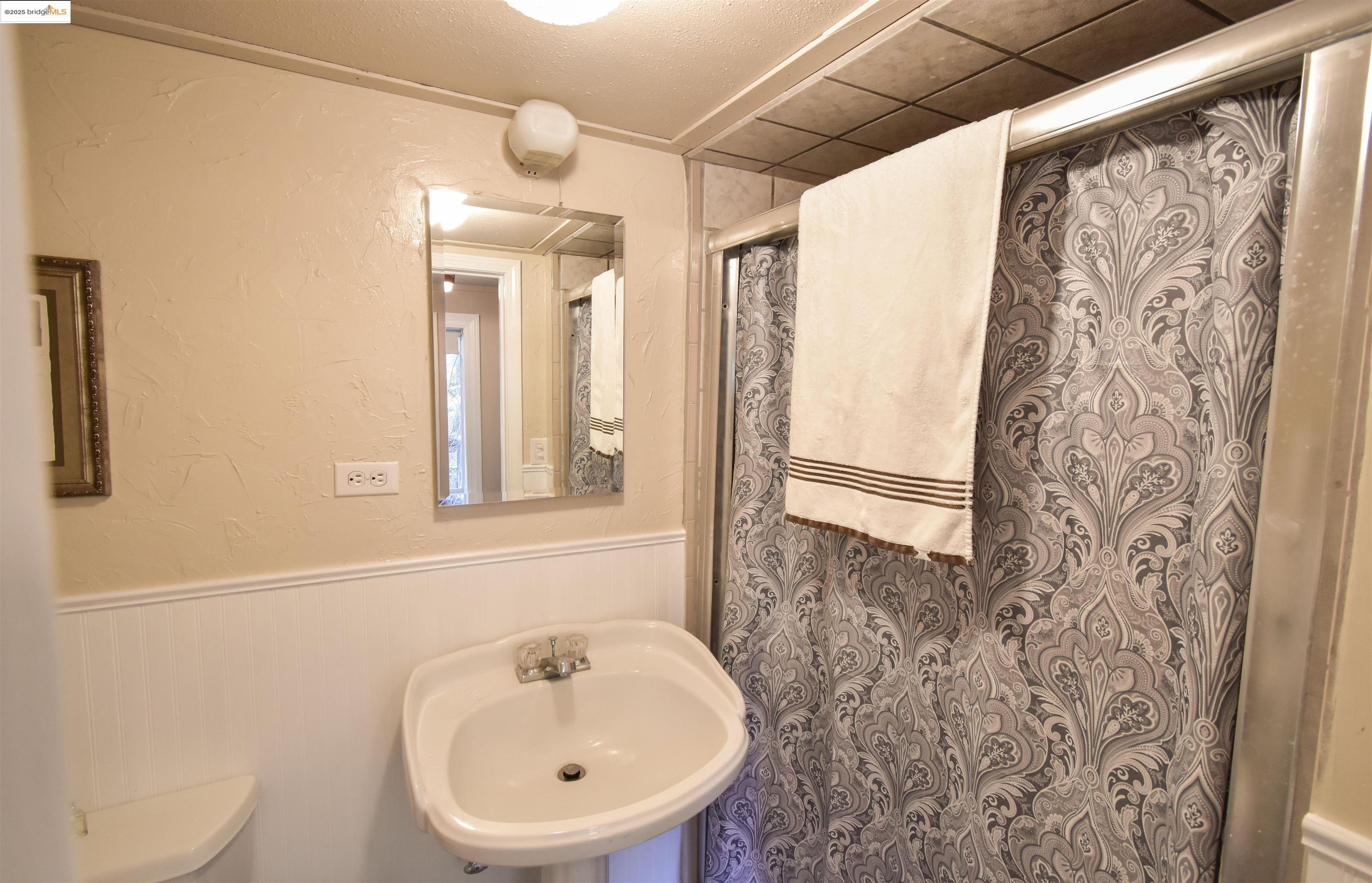 20705 Muheli Road Mi Wuk Village, CA 95346 - Photo 15 of 18 Full bathroom with wainscoting