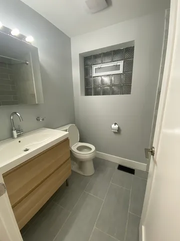 $2,500 | 3270 North Elston Avenue, Unit 1, Chicago, IL 60618