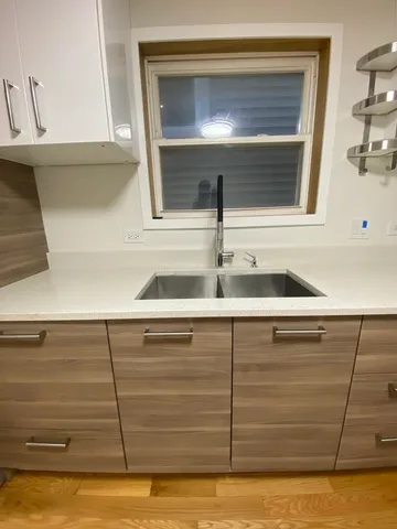 $2,500 | 3270 North Elston Avenue, Unit 1, Chicago, IL 60618