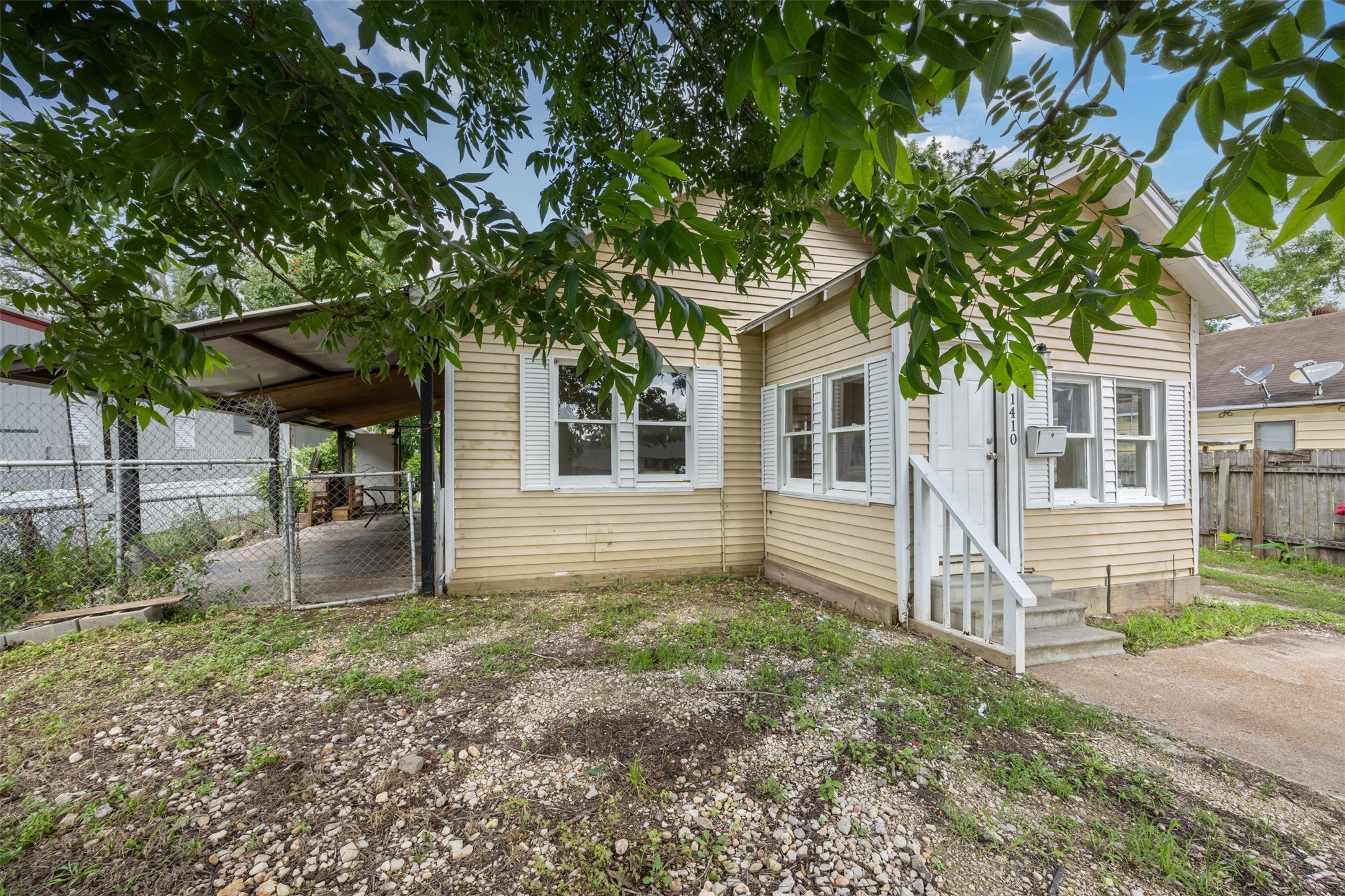 1410 8th Street Rosenberg, TX 77471 - Photo 3 of 25 a front view of a house with garden
