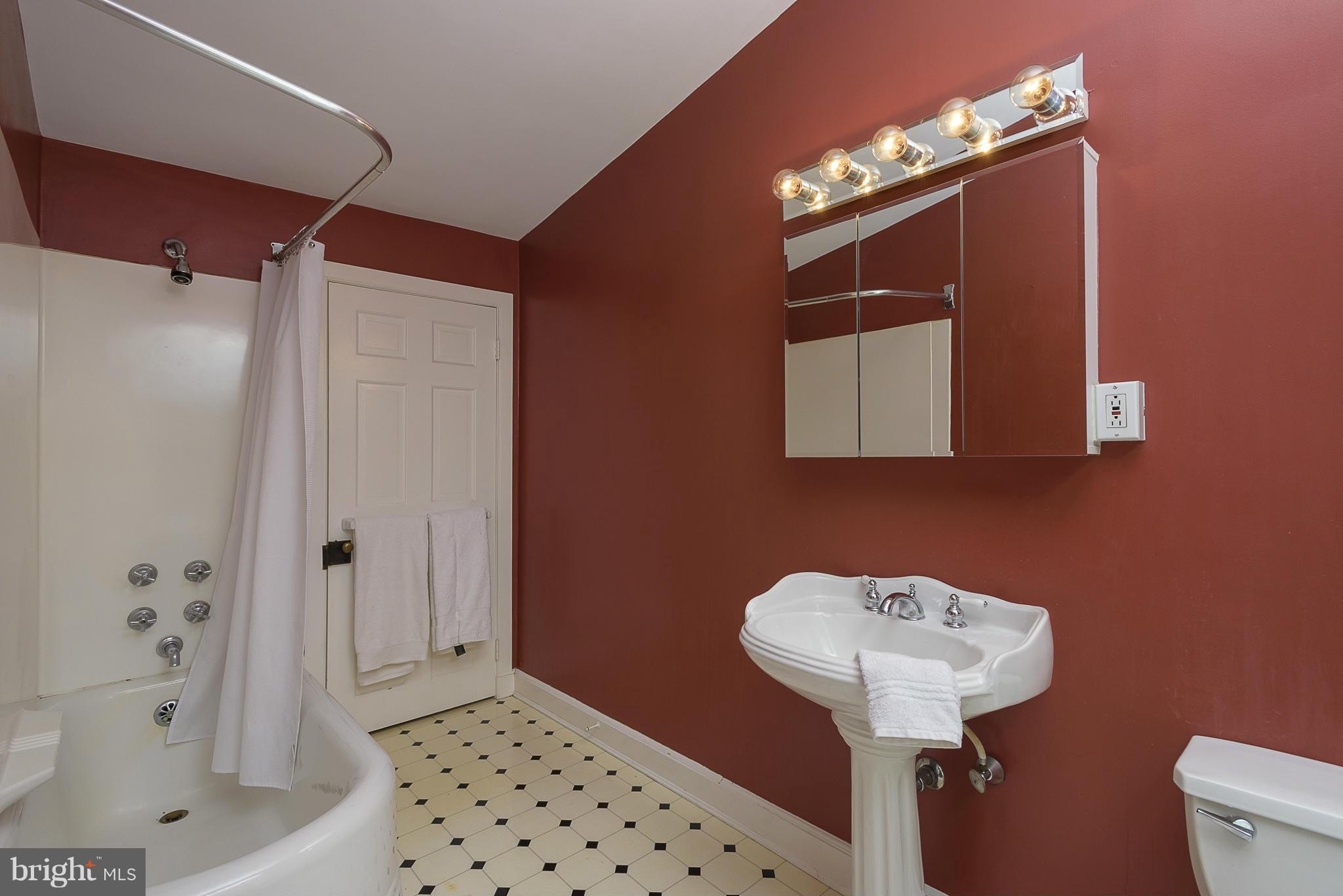 2407 Pickwick Road Baltimore, MD 21207 - Photo 24 of 30 Bath