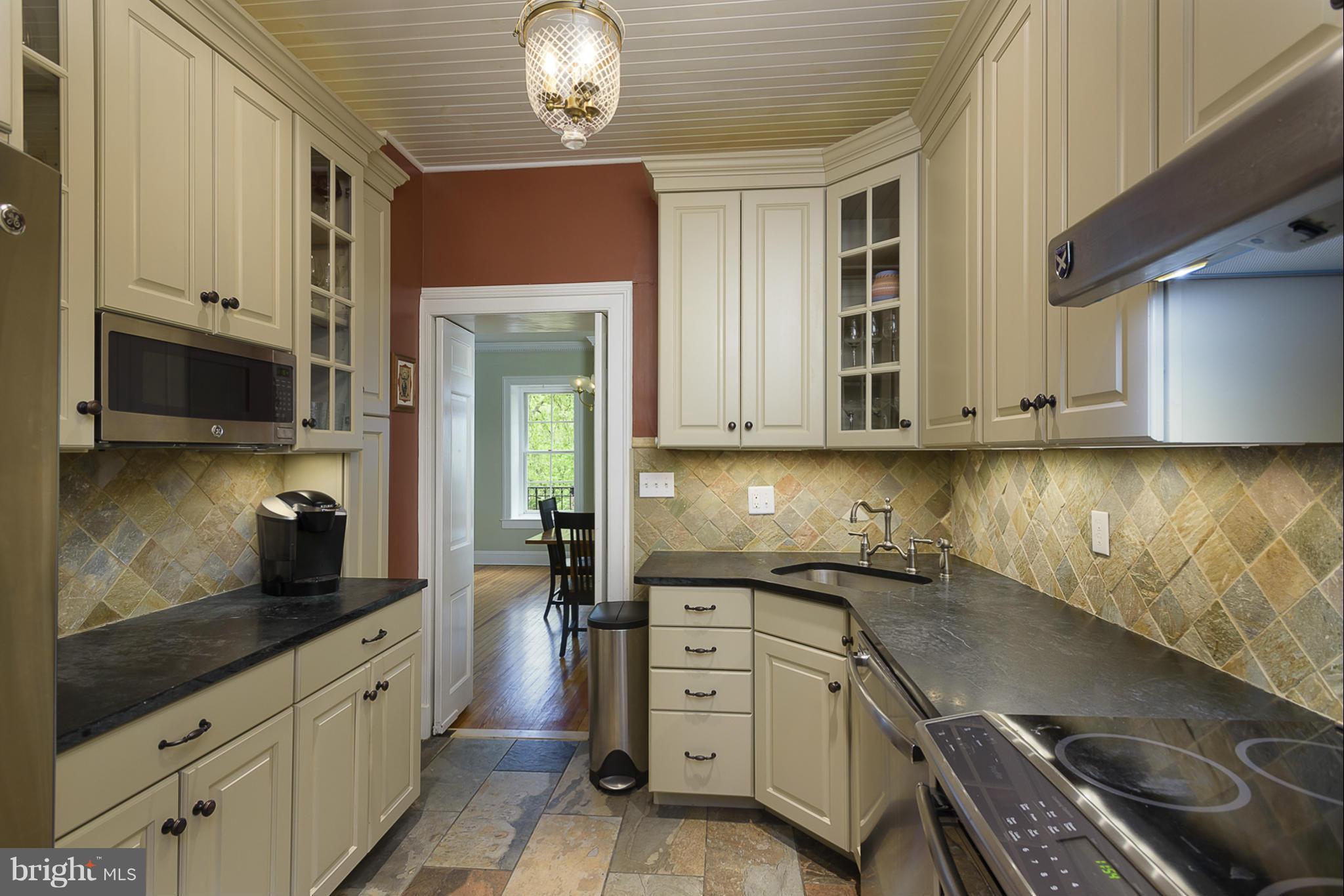 2407 Pickwick Road Baltimore, MD 21207 - Photo 9 of 30 Kitchen