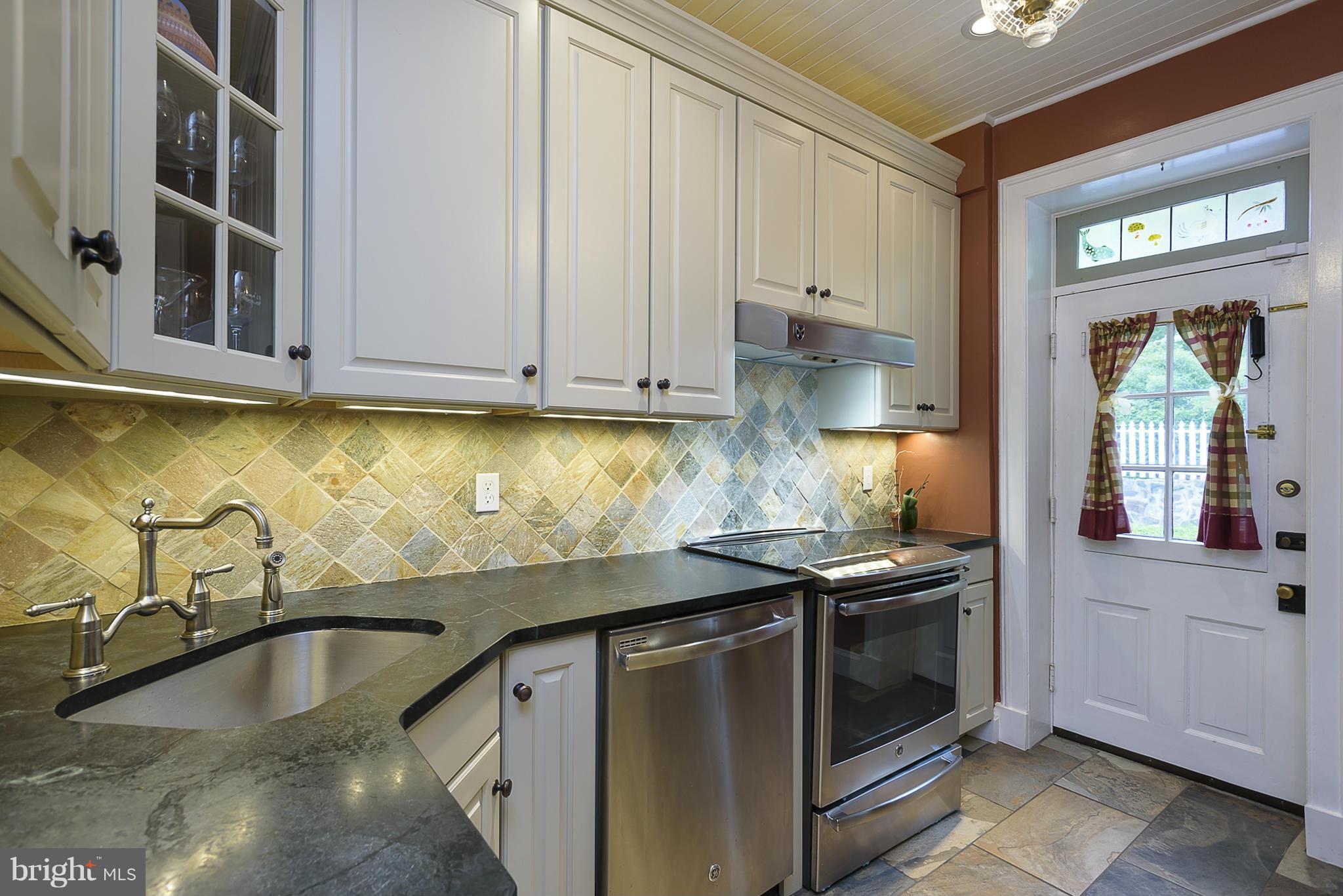 2407 Pickwick Road Baltimore, MD 21207 - Photo 10 of 30 Kitchen