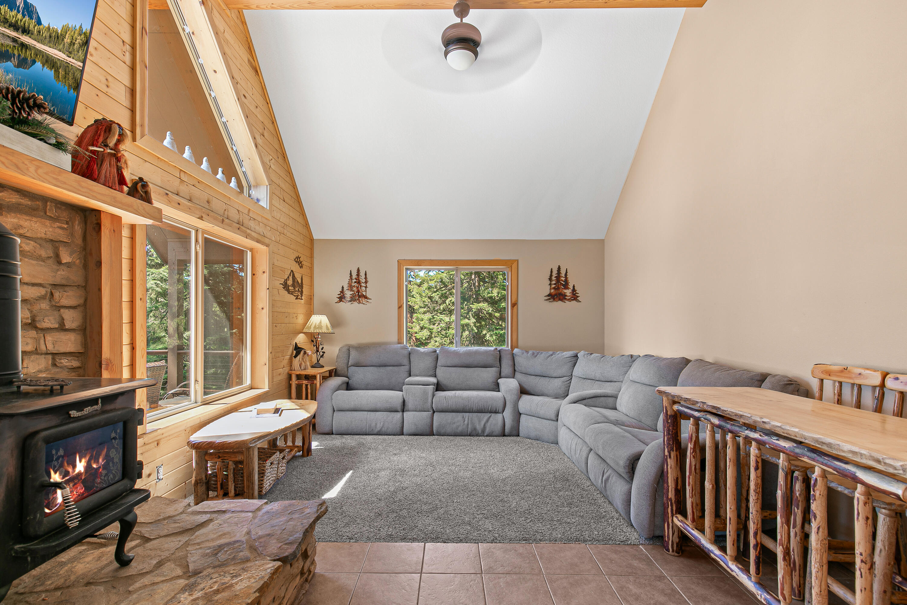 2042 Hyatt Prairie Road Ashland, OR 97520 - Photo 12 of 45 Gallery Image 12