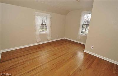 1656 Rushton Road Cleveland, OH 44121 - Photo 12 of 20 Nice size room