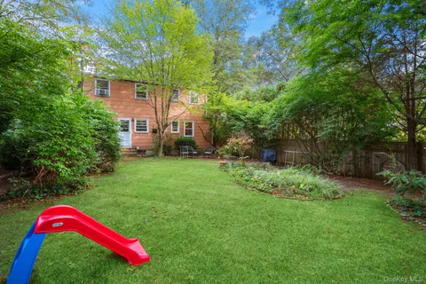 a view of backyard with a garden and plants