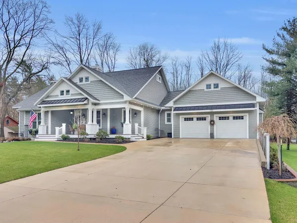 $935,000 | 133 East Hanover Street, Pentwater, MI 49449