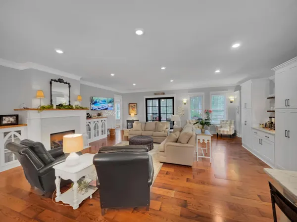 $935,000 | 133 East Hanover Street, Pentwater, MI 49449