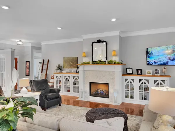 $935,000 | 133 East Hanover Street, Pentwater, MI 49449