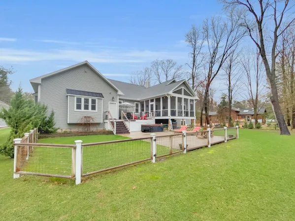 $935,000 | 133 East Hanover Street, Pentwater, MI 49449