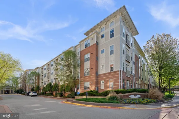 $449,000 | 9486 Virginia Center Boulevard, Unit 203, Vienna, VA 22181