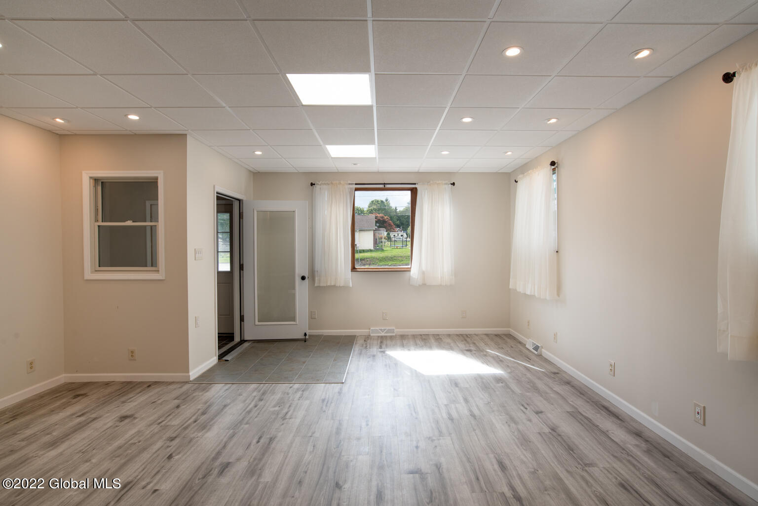 457 Troy Schenectady Road Colonie, NY 12110 - Photo 6 of 31 457.frontrm