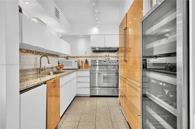 $734,900 | 770 Northeast 69th Street, Unit 4I, Miami, FL 33138