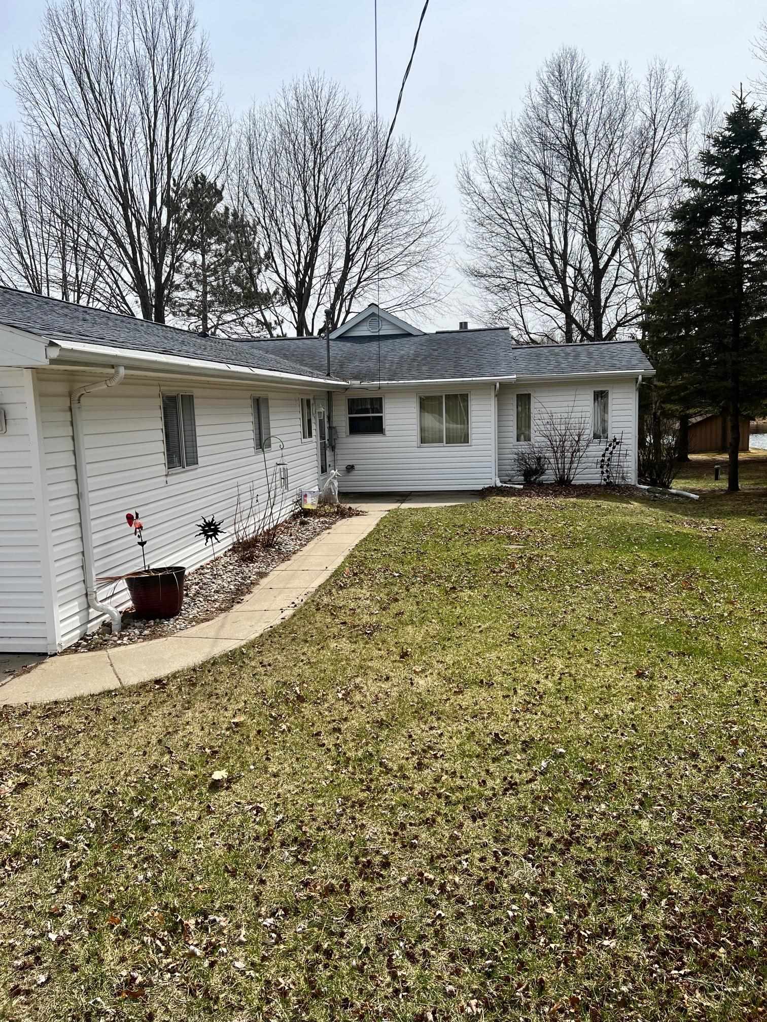 2725 West Lily Lake Road Harrison, MI 48625 - Photo 4 of 41 1898862-3.JPG
