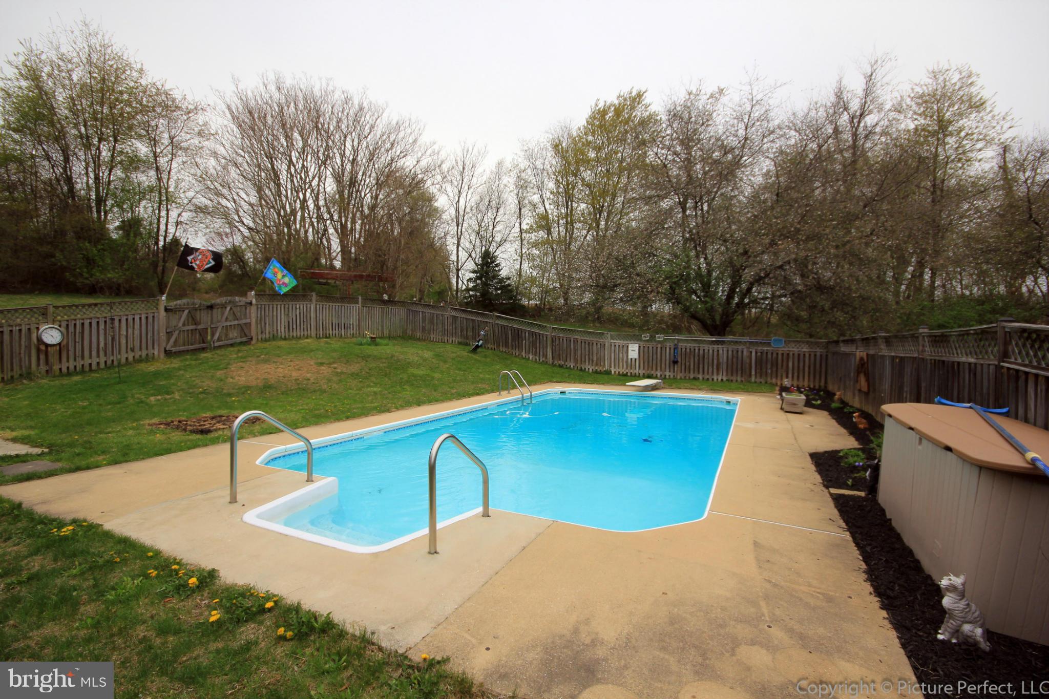 29210 Ridge Road Mount Airy, MD 21771 - Photo 5 of 24 In-ground pool