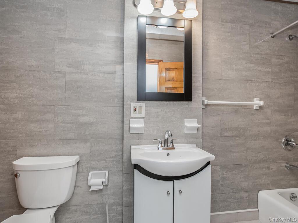 21-62 24th Street Queens, NY 11105 - Photo 12 of 46