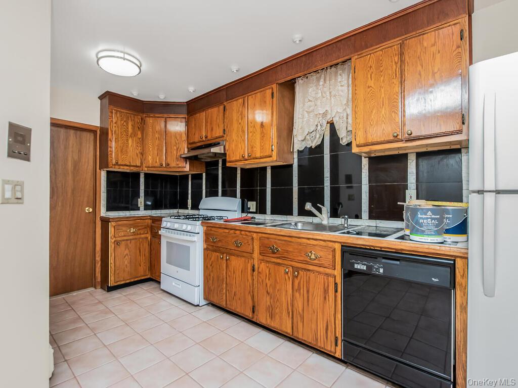 21-62 24th Street Queens, NY 11105 - Photo 35 of 46