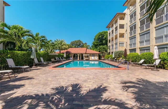 $420,000 | 950 Ponce De Leon Road, Unit 408, Boca Raton, FL 33432