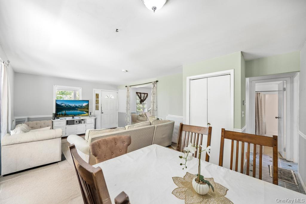 4 Cooks Lane Westhampton, NY 11977 - Photo 19 of 33 View of dining room