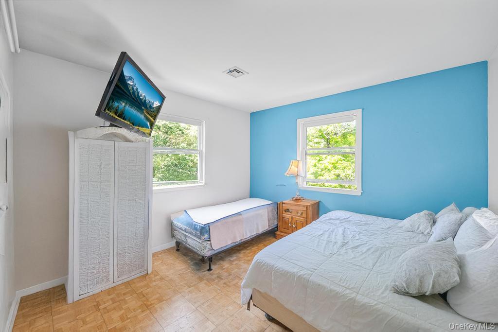 4 Cooks Lane Westhampton, NY 11977 - Photo 26 of 33 Bedroom with baseboards