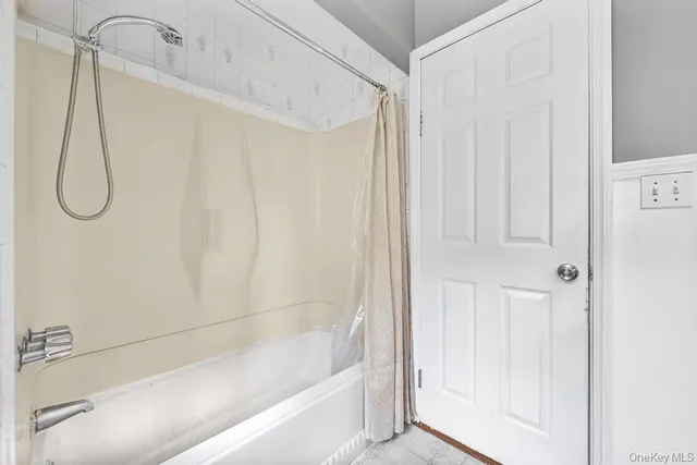 $849,000 | 4 Cooks Lane, Westhampton, NY 11977