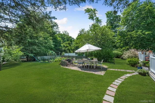 $849,000 | 4 Cooks Lane, Westhampton, NY 11977