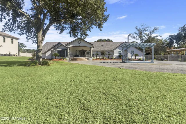 $4,000 | 1412 Highway 167, Abbeville, LA 70510