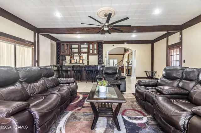 $4,000 | 1412 Highway 167, Abbeville, LA 70510