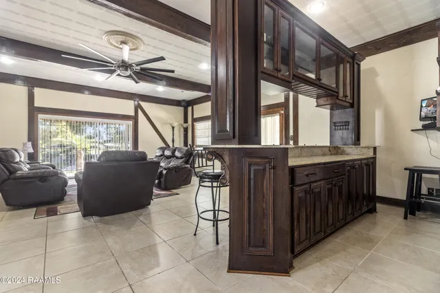 $4,000 | 1412 Highway 167, Abbeville, LA 70510