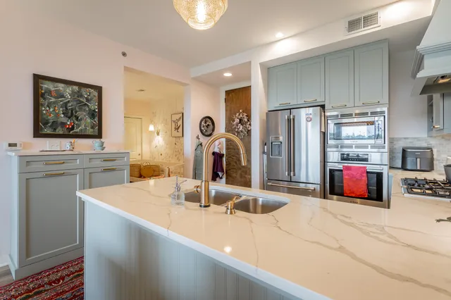 $725,000 | 200 Manufacturers Road, Unit 507, Chattanooga, TN 37405