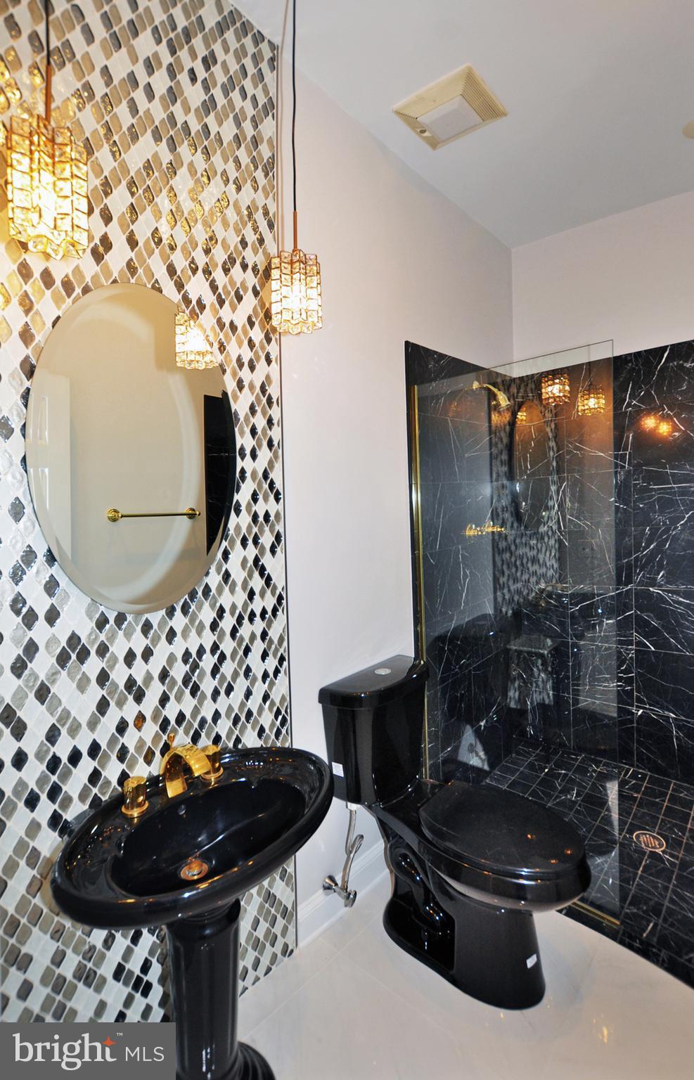 2027 Chesapeake Road Annapolis, MD 21409 - Photo 19 of 72 Renovated full Bath - Main Floor