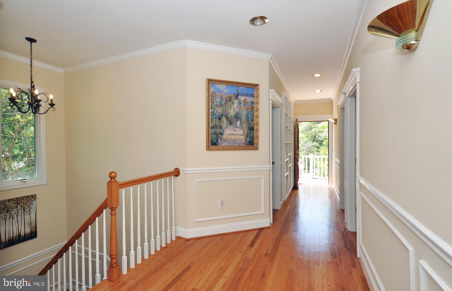2027 Chesapeake Road Annapolis, MD 21409 - Photo 37 of 72 Upper-level hallway