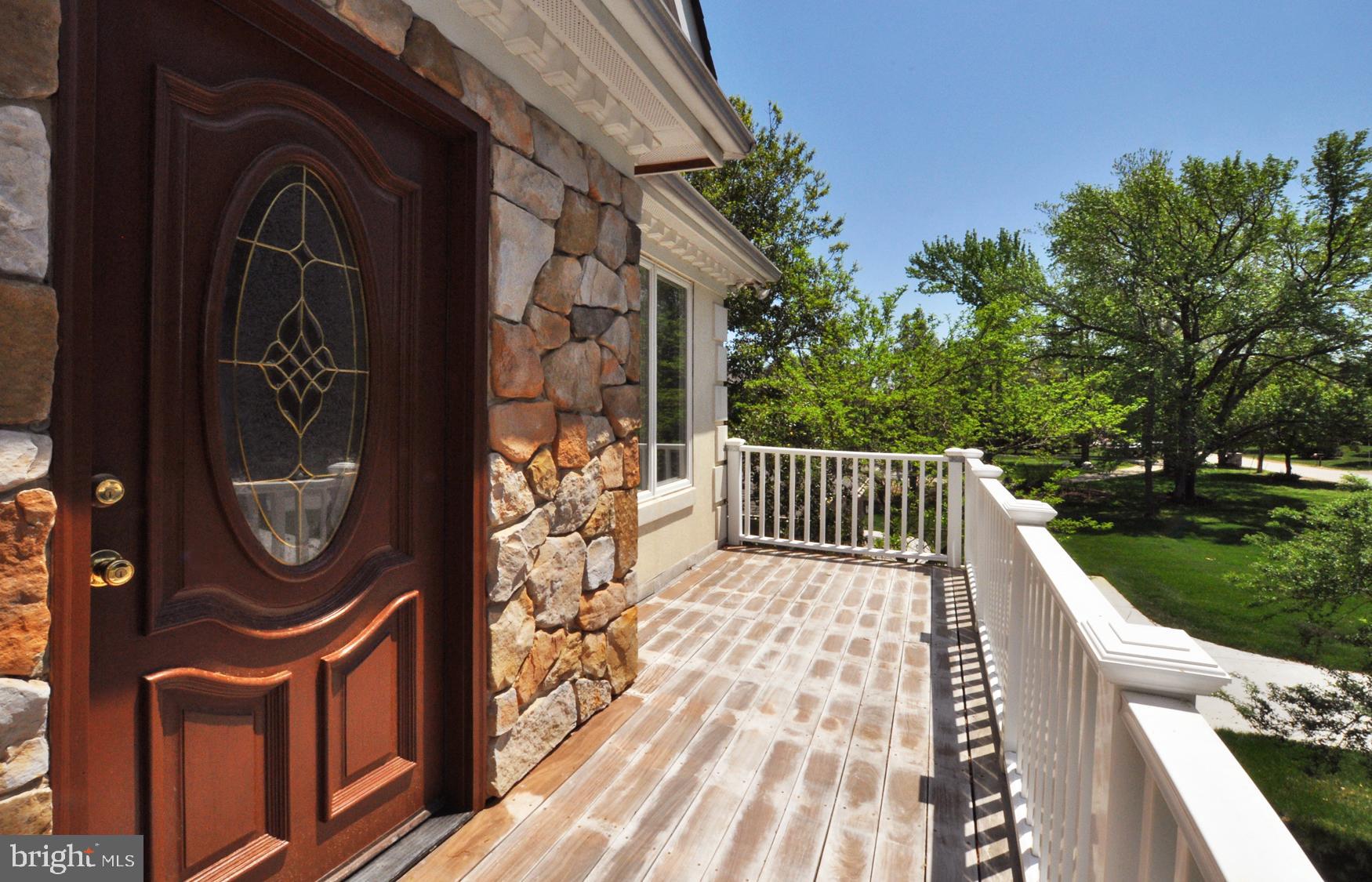 2027 Chesapeake Road Annapolis, MD 21409 - Photo 42 of 72 Upper-level front balcony