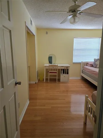 a view of a livingroom with furniture