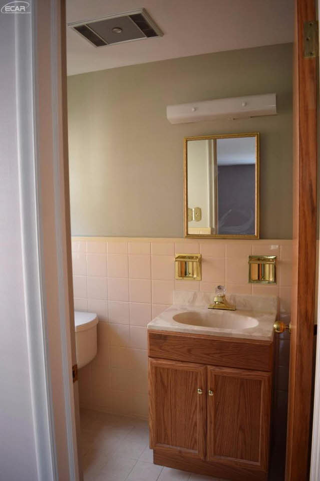 1250 Whittier Road Grosse Pointe, MI 48230 - Photo 51 of 60 21226501-50.JPG