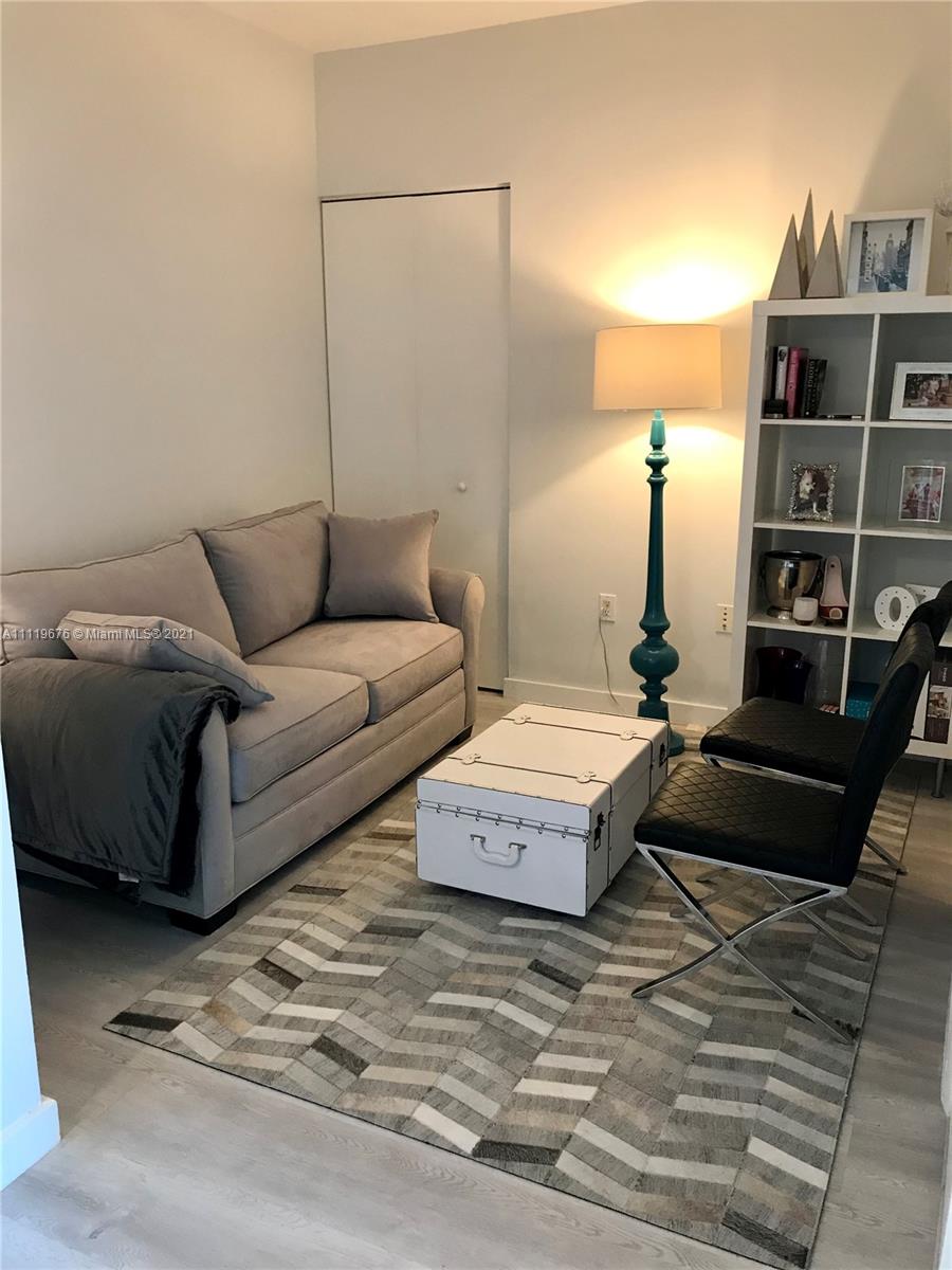 92 Southwest 3rd Street, Unit 1503 Miami, FL 33130 - Photo 4 of 14 a living room with furniture and a lamp