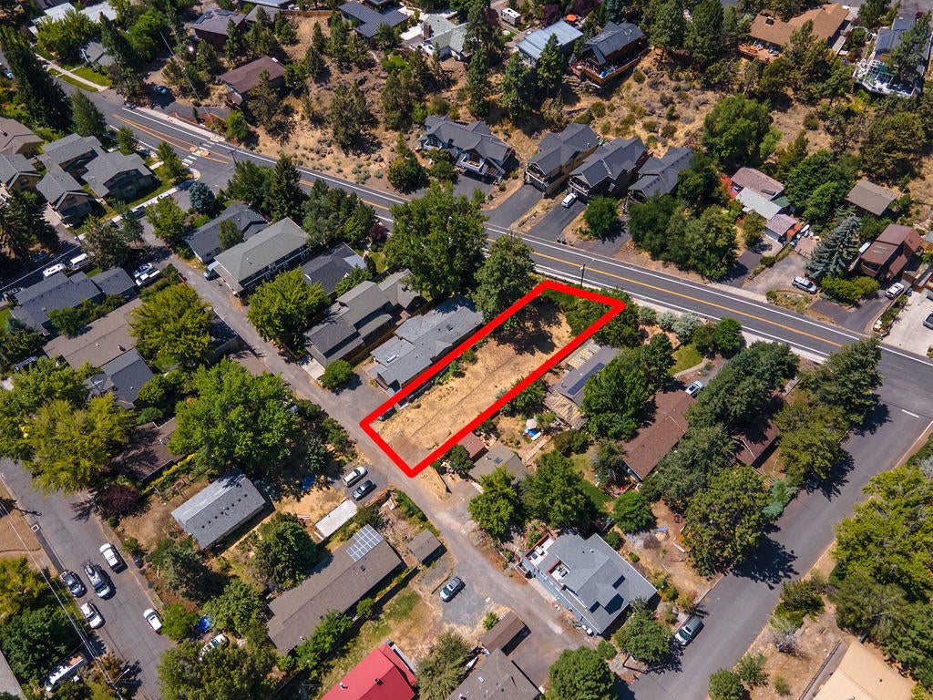 1956 Northwest Awbrey Road Bend, OR 97703 - Photo 13 of 20 PhotoMyListing-16