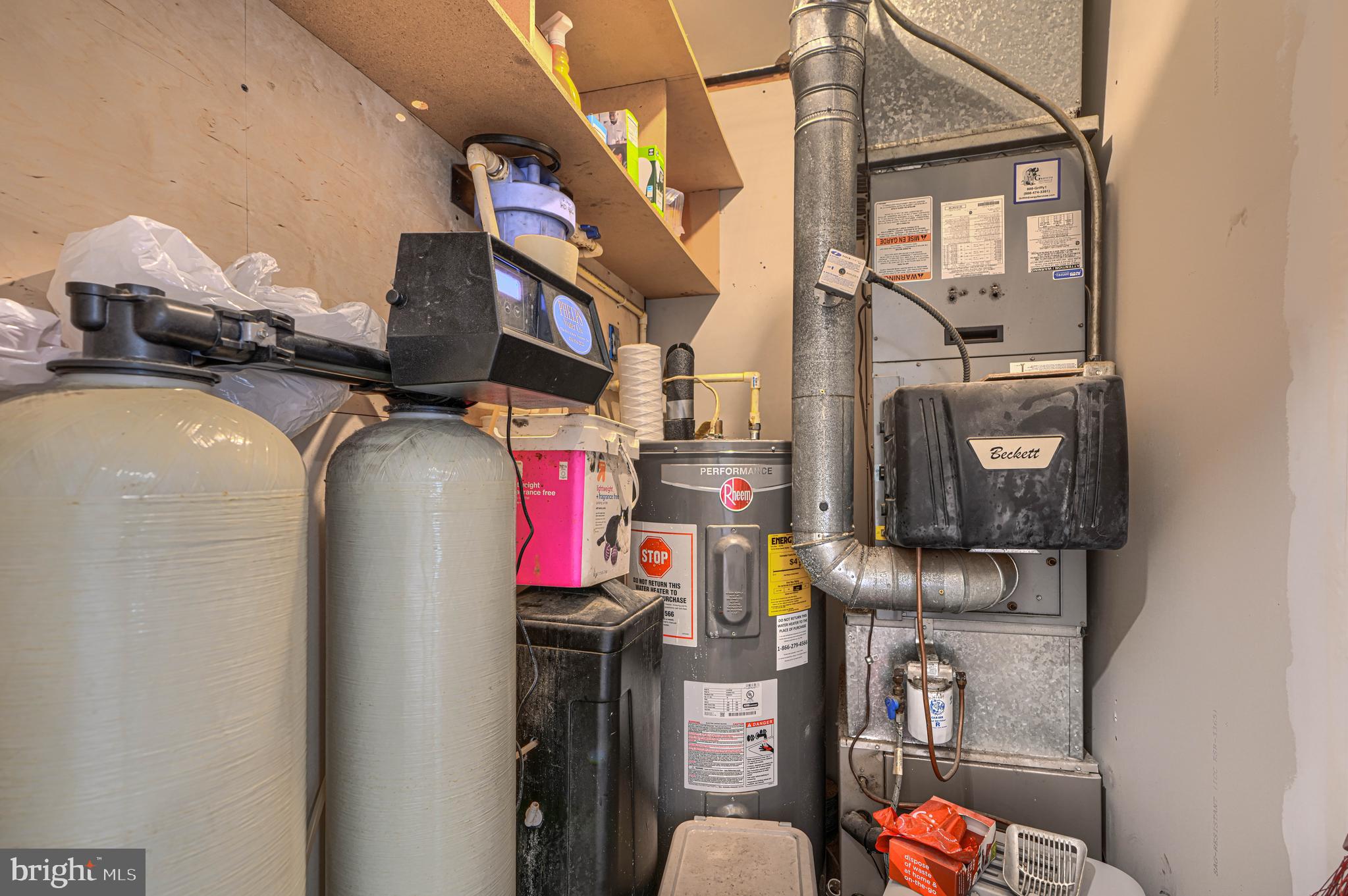 1813 Potomac Road Edgewater, MD 21037 - Photo 51 of 101 Utility room with water heater