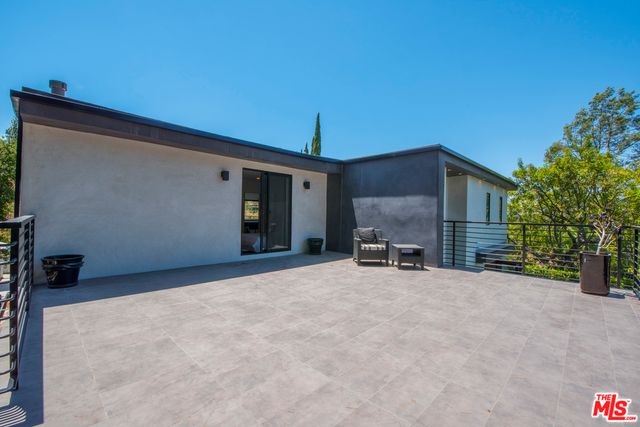 a view of a house with a yard and garage