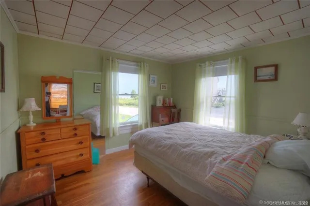 $1,300 | 9 Skipper Street, Stonington, CT 06378