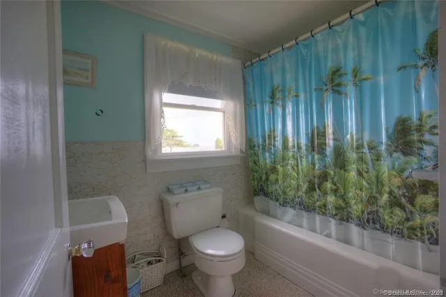 $1,300 | 9 Skipper Street, Stonington, CT 06378