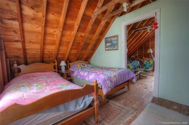 $1,300 | 9 Skipper Street, Stonington, CT 06378