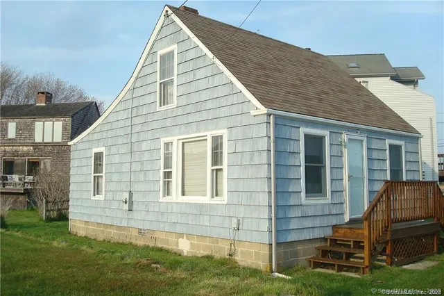$1,300 | 9 Skipper Street, Stonington, CT 06378