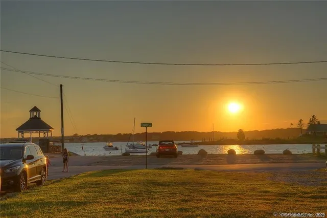 $1,300 | 9 Skipper Street, Stonington, CT 06378