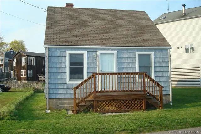 $1,300 | 9 Skipper Street, Stonington, CT 06378