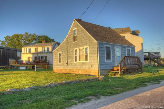 $1,300 | 9 Skipper Street, Stonington, CT 06378